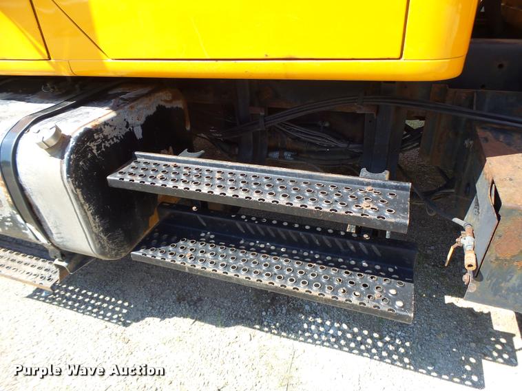 image for item DA3497 2002 International 4900 Crew Cab dump truck