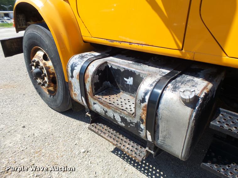 image for item DA3497 2002 International 4900 Crew Cab dump truck