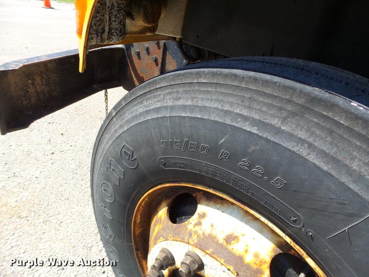 image for item DA3497 2002 International 4900 Crew Cab dump truck