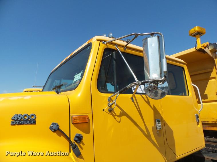 image for item DA3497 2002 International 4900 Crew Cab dump truck