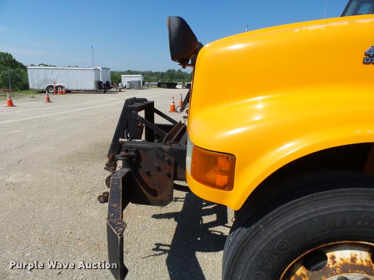 image for item DA3497 2002 International 4900 Crew Cab dump truck