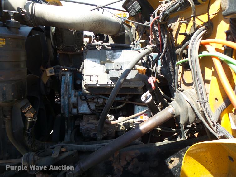 image for item DA3497 2002 International 4900 Crew Cab dump truck