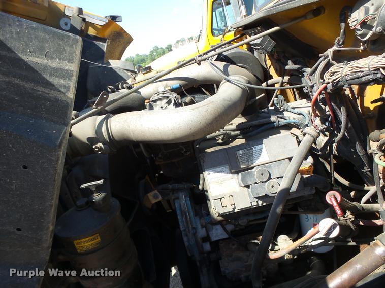 image for item DA3497 2002 International 4900 Crew Cab dump truck