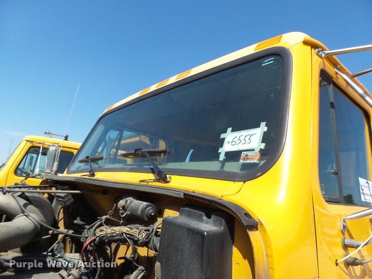 image for item DA3497 2002 International 4900 Crew Cab dump truck