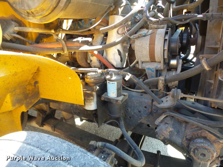 image for item DA3497 2002 International 4900 Crew Cab dump truck