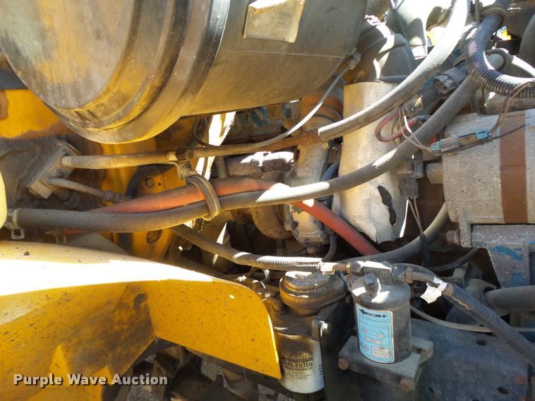 image for item DA3497 2002 International 4900 Crew Cab dump truck