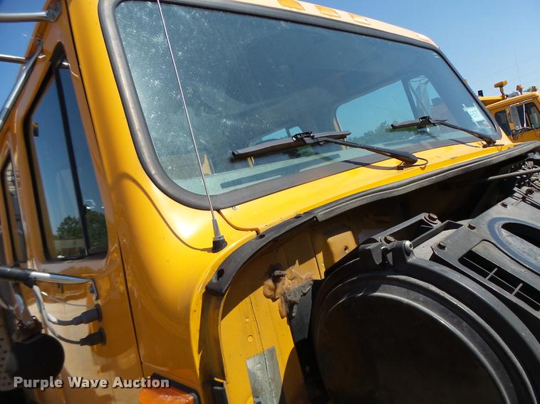 image for item DA3497 2002 International 4900 Crew Cab dump truck