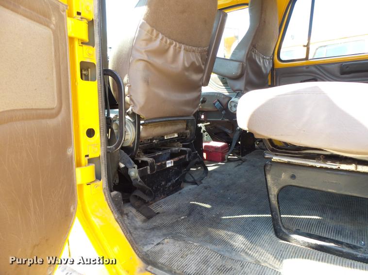 image for item DA3497 2002 International 4900 Crew Cab dump truck