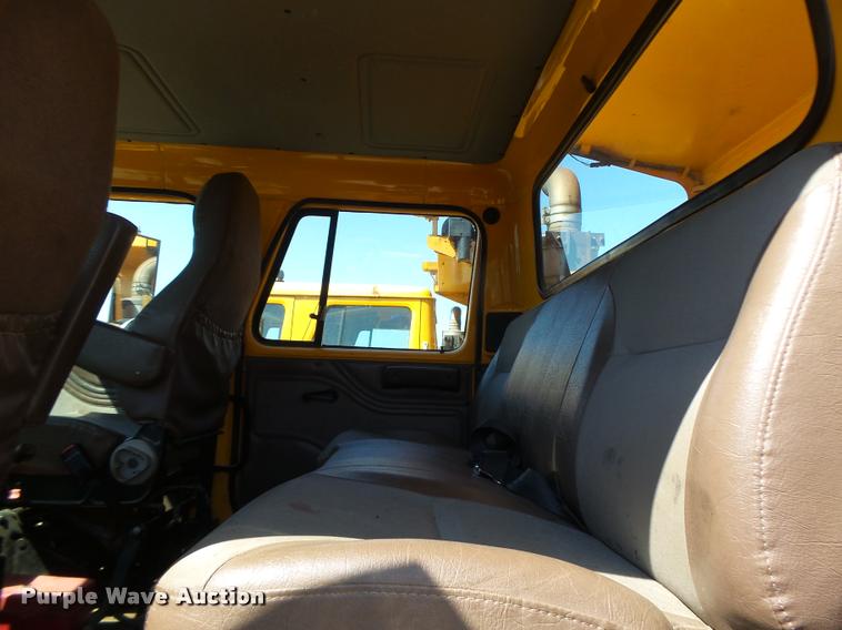 image for item DA3497 2002 International 4900 Crew Cab dump truck