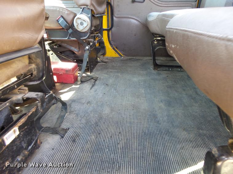 image for item DA3497 2002 International 4900 Crew Cab dump truck