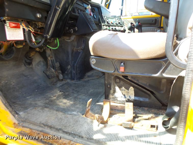 image for item DA3497 2002 International 4900 Crew Cab dump truck