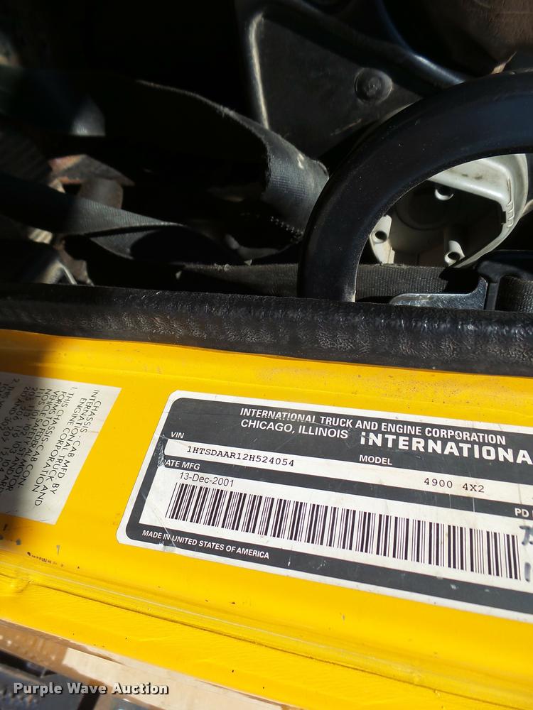 image for item DA3497 2002 International 4900 Crew Cab dump truck