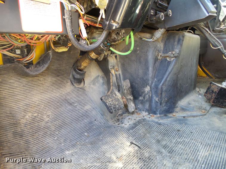 image for item DA3497 2002 International 4900 Crew Cab dump truck