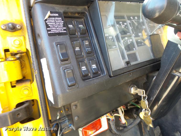 image for item DA3497 2002 International 4900 Crew Cab dump truck