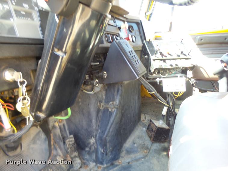 image for item DA3497 2002 International 4900 Crew Cab dump truck