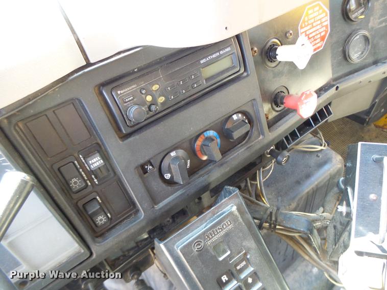 image for item DA3497 2002 International 4900 Crew Cab dump truck