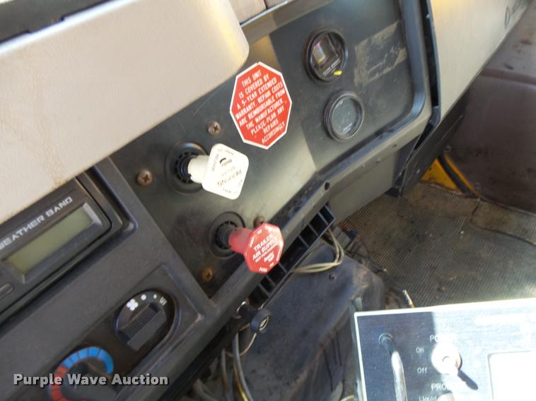 image for item DA3497 2002 International 4900 Crew Cab dump truck