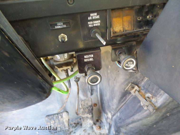 image for item DA3497 2002 International 4900 Crew Cab dump truck