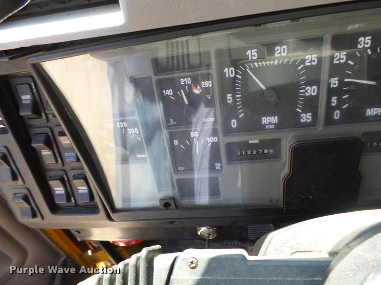 image for item DA3497 2002 International 4900 Crew Cab dump truck