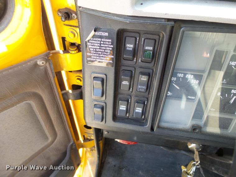 image for item DA3497 2002 International 4900 Crew Cab dump truck