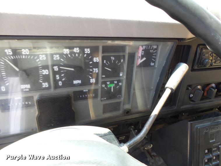 image for item DA3497 2002 International 4900 Crew Cab dump truck