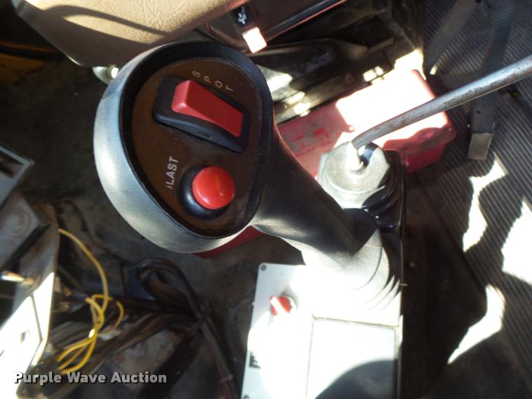 image for item DA3497 2002 International 4900 Crew Cab dump truck