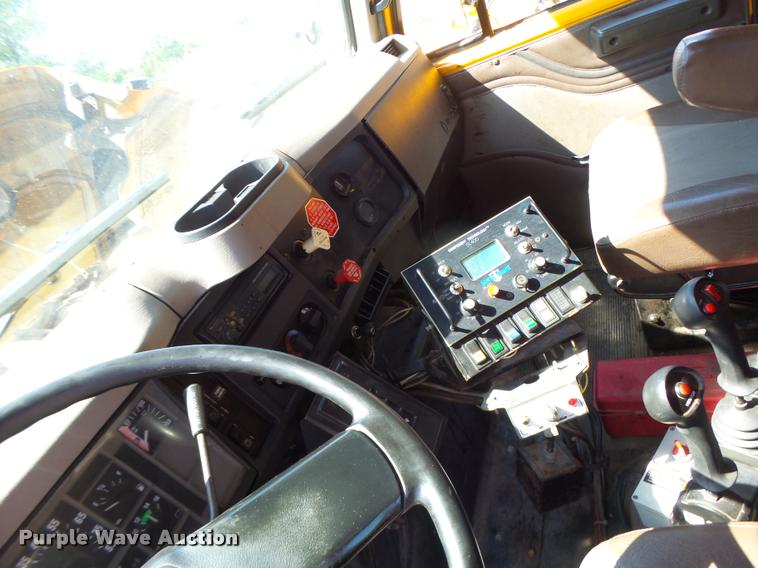 image for item DA3497 2002 International 4900 Crew Cab dump truck