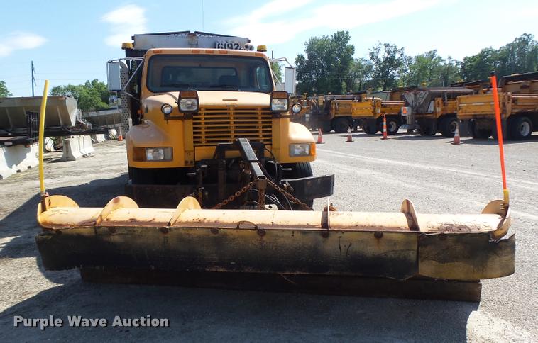 image for item DA3499 2000 International 4900 dump truck