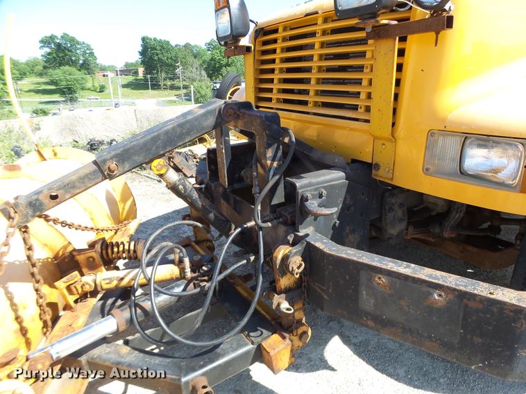 image for item DA3499 2000 International 4900 dump truck