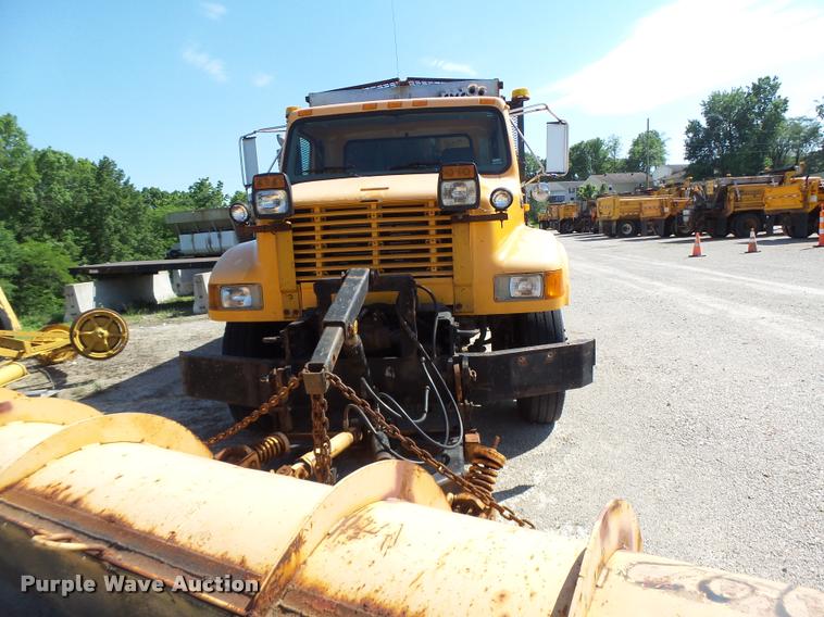 image for item DA3499 2000 International 4900 dump truck