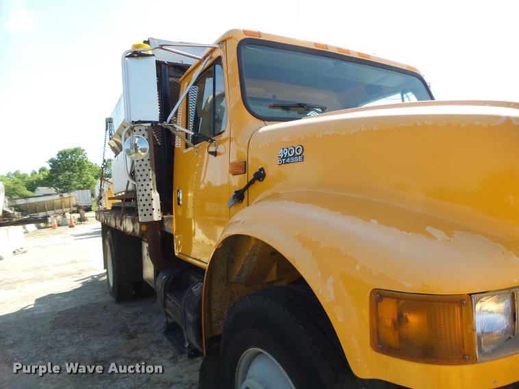 image for item DA3499 2000 International 4900 dump truck
