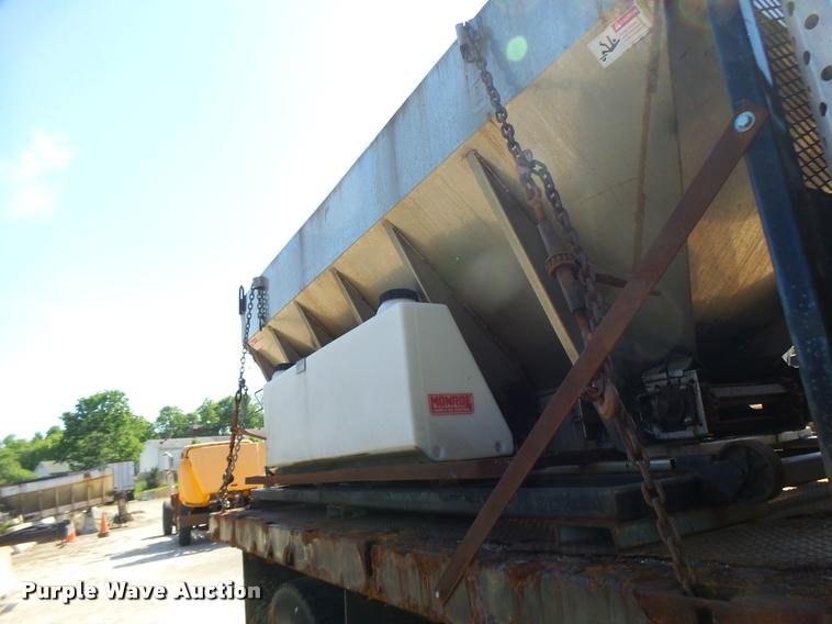 image for item DA3499 2000 International 4900 dump truck