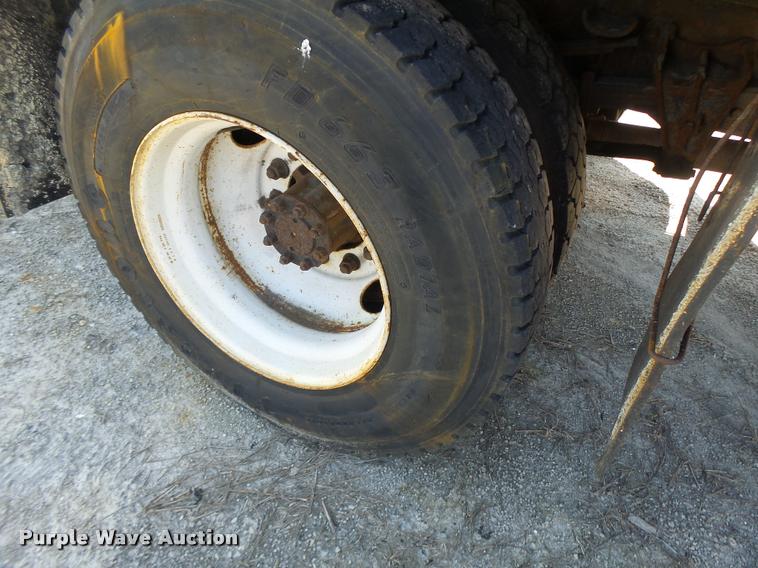 image for item DA3499 2000 International 4900 dump truck