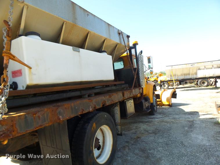 image for item DA3499 2000 International 4900 dump truck