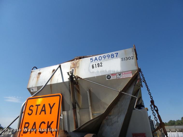 image for item DA3499 2000 International 4900 dump truck