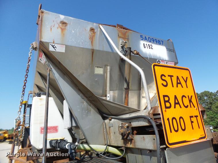 image for item DA3499 2000 International 4900 dump truck