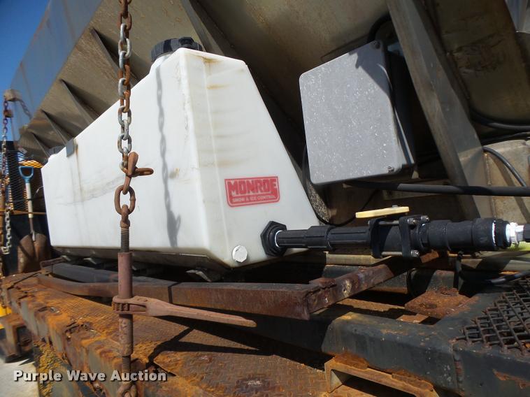 image for item DA3499 2000 International 4900 dump truck