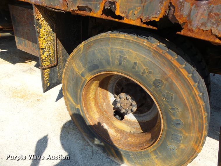 image for item DA3499 2000 International 4900 dump truck