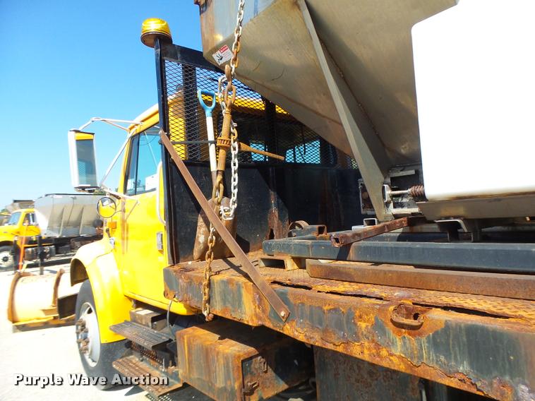 image for item DA3499 2000 International 4900 dump truck