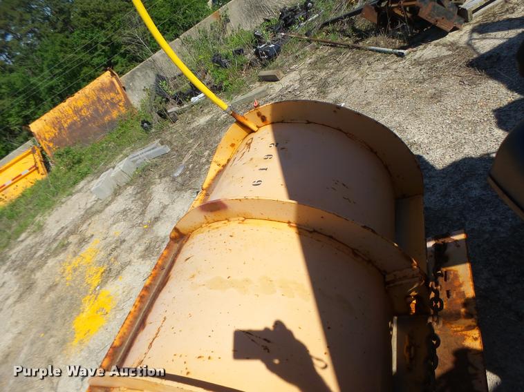 image for item DA3499 2000 International 4900 dump truck