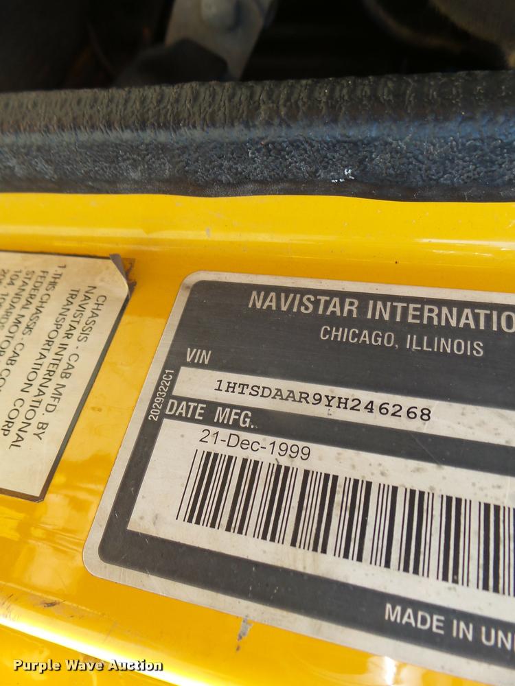 image for item DA3499 2000 International 4900 dump truck