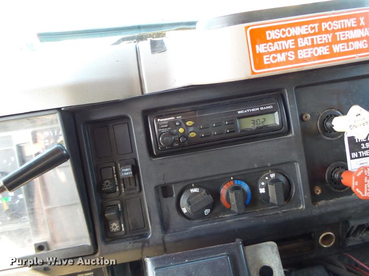 image for item DA3499 2000 International 4900 dump truck