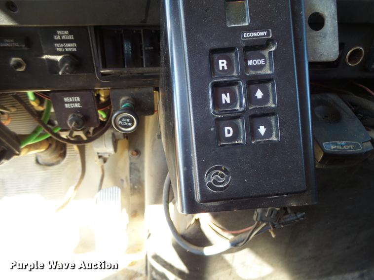 image for item DA3499 2000 International 4900 dump truck