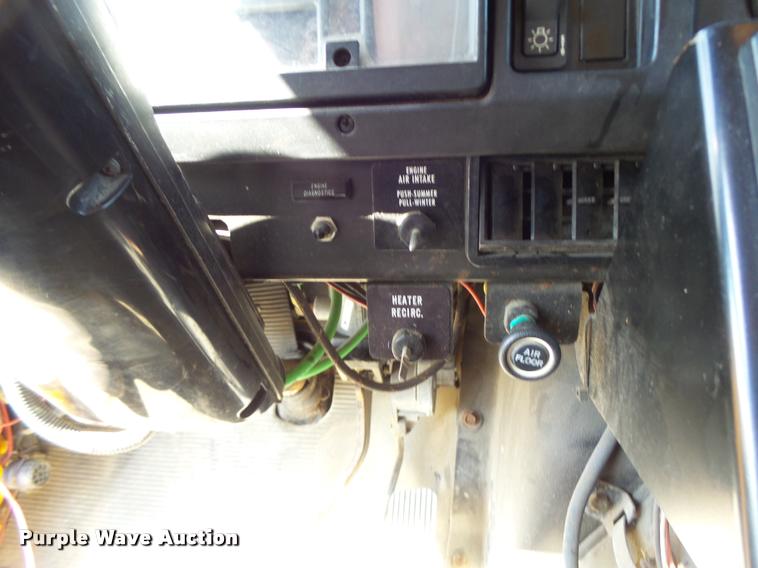 image for item DA3499 2000 International 4900 dump truck