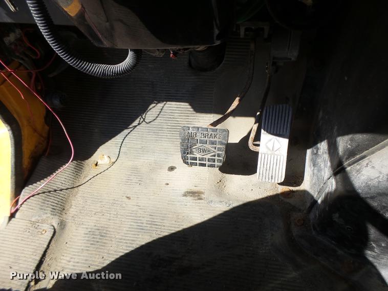 image for item DA3499 2000 International 4900 dump truck