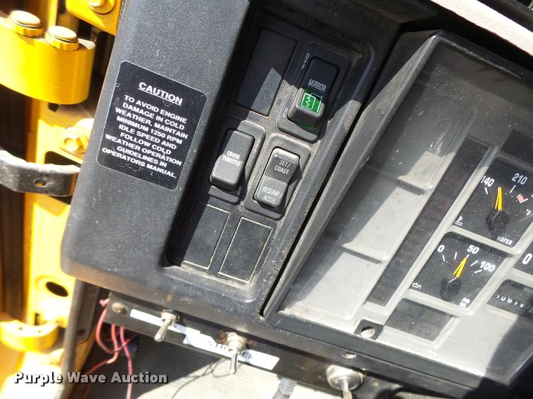 image for item DA3499 2000 International 4900 dump truck