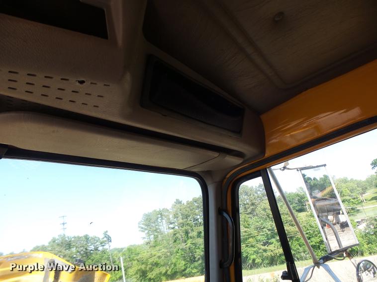 image for item DA3499 2000 International 4900 dump truck