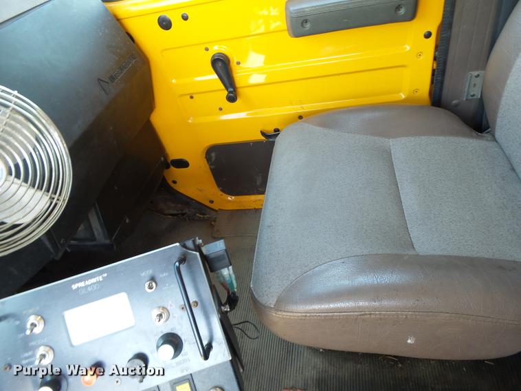 image for item DA3499 2000 International 4900 dump truck