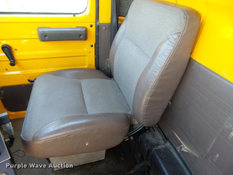 image for item DA3499 2000 International 4900 dump truck