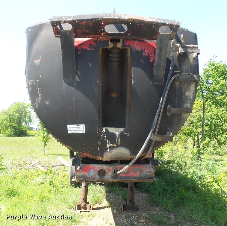 image for item DA6265 1999 shop built barrel bed trailer